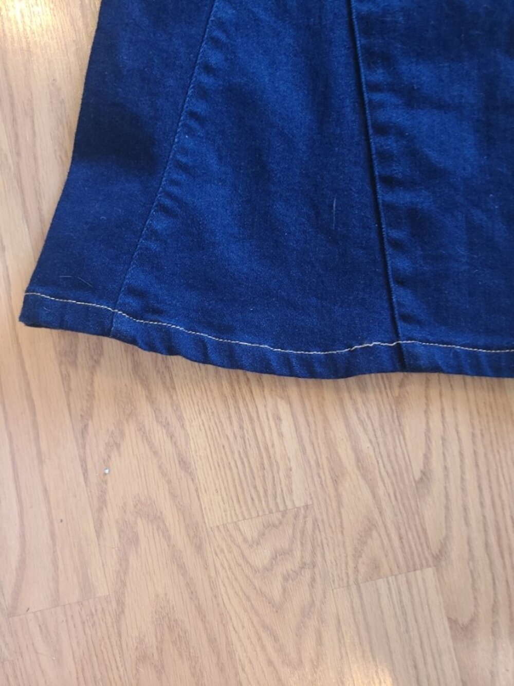 ANTHRO PILCRO PUDDLE MID-RISE FLARE JEANS GORED HEM TROUSER FRONT HEMMED sz 27 - Picture 9 of 9